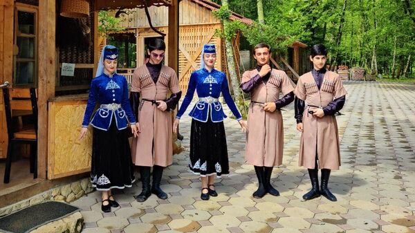 Абхазия. Танцоры в этнопарке Апсны