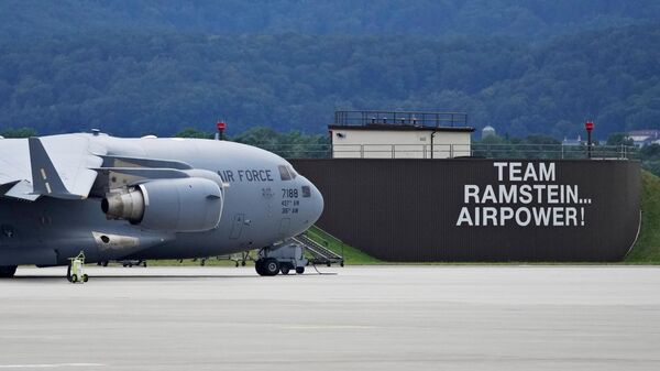 Самолет ВВС США на авиабазе США Рамштайн, Германия