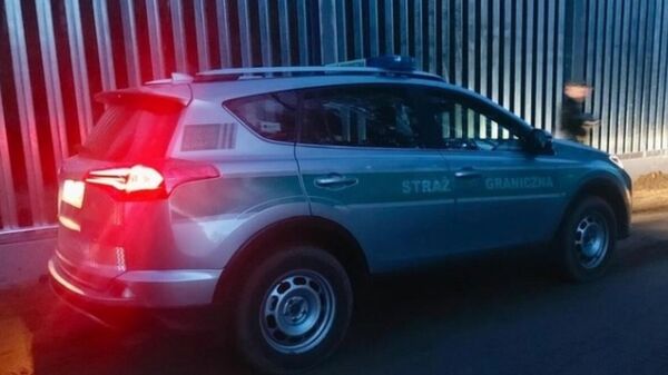 Автомобиль сотрудников польской полиции на границе с Белоруссией