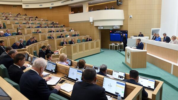 Министр науки и высшего образования РФ Валерий Фальков выступает на заседании Совета Федерации РФ