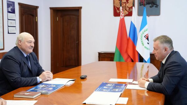  Президент Республики Беларусь Александр Лукашенко и губернатор Иркутской области Игорь Кобзев во время встречи