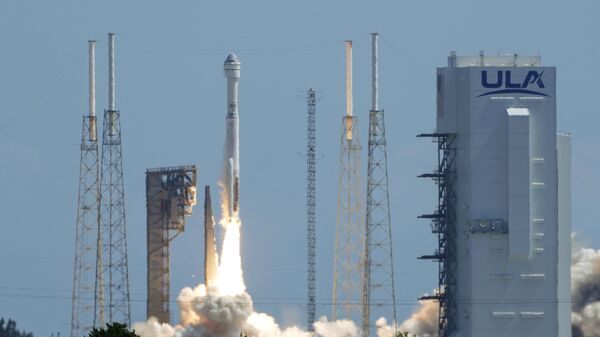 Ракета-носитель Atlas V стартует с кораблем Starliner компании Boeing во Флориде