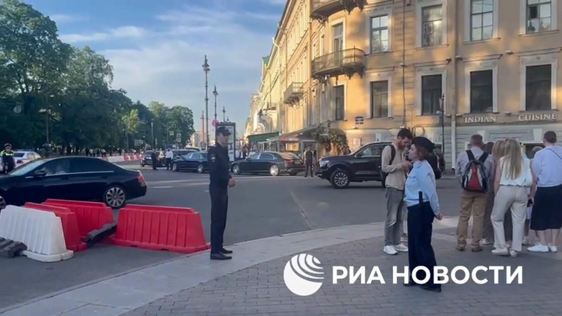 Президент Боливии передвигается по Петербургу на Aurus Senat - РИА Новости, 1920, 05.06.2024