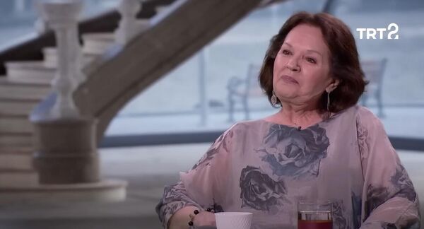 Актриса сериала Великолепный век Фатма Каранфиль