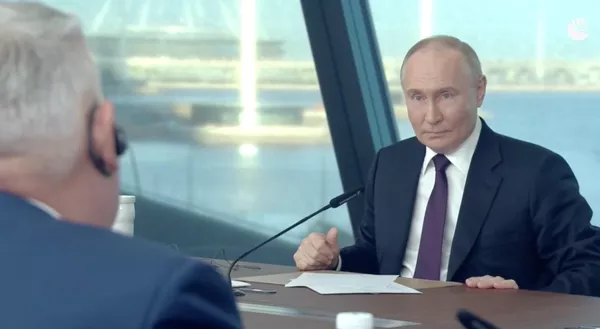 Президент России Владимир Путин проводит встречу с руководителями международных информационных агентств на полях ПМЭФ Президент России Владимир Путин проводит встречу с руководителями международных информационных агентств на полях ПМЭФ