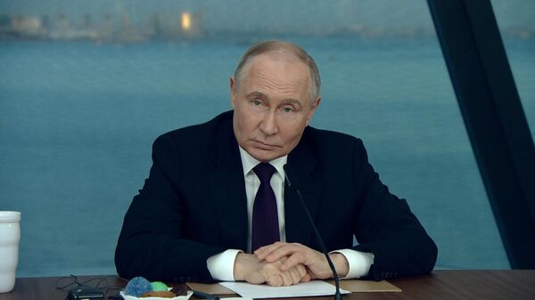 Путин: не понимаю, почему я должен стесняться посещать Курильские острова