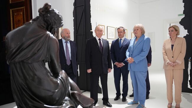 Рабочая поездка президента Владимира Путина в Санкт-Петербург