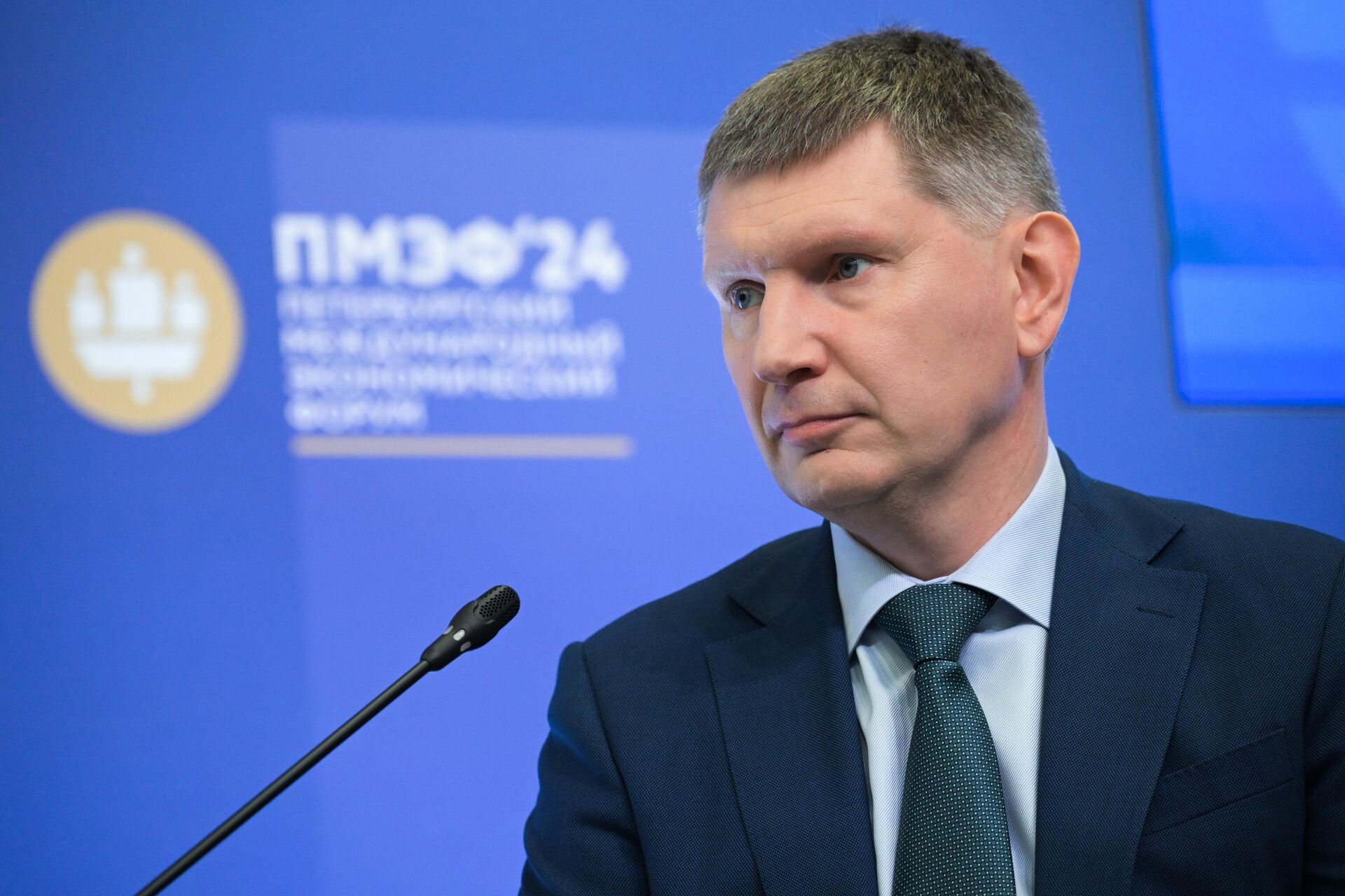Министр экономического развития Российской Федерации Максим Решетников на ПМЭФ-2024 Министр экономического развития Российской Федерации Максим Решетников на ПМЭФ-2024 - РИА Новости, 1920, 02.12.2024