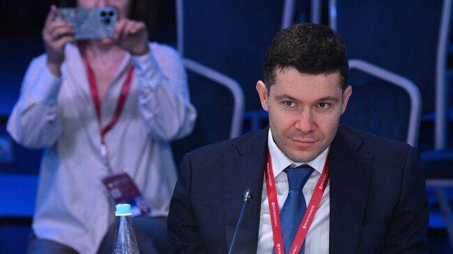 Министр промышленности и торговли РФ Антон Алиханов на ПМЭФ-2024