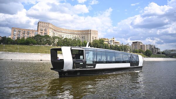 Электрический речной трамвайчик в Москве