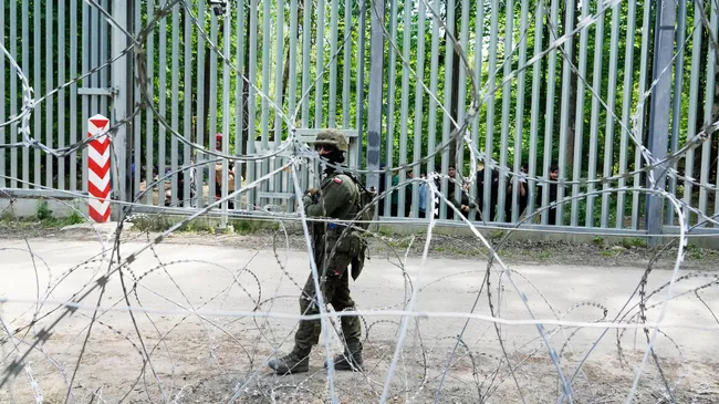 Польский военный на границе с Белоруссией