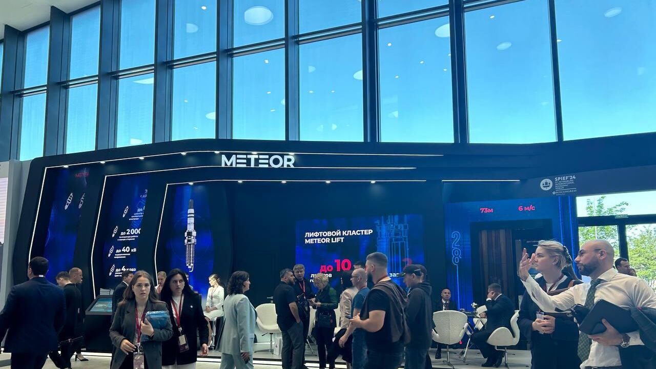 Стенд производителя лифтов Meteor на ПМЭФ-2024 - РИА Новости, 1920, 06.06.2024