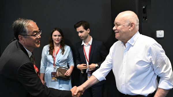Генеральный директор международной медиагруппы Россия сегодня Дмитрий Киселев на форуме БРИКС Роль БРИКС в поиске нового миропорядка