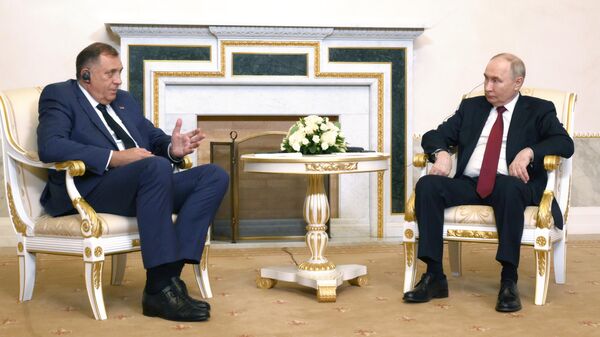 Президент РФ Владимир Путин и президент Республики Сербской Милорад Додик во время встречи