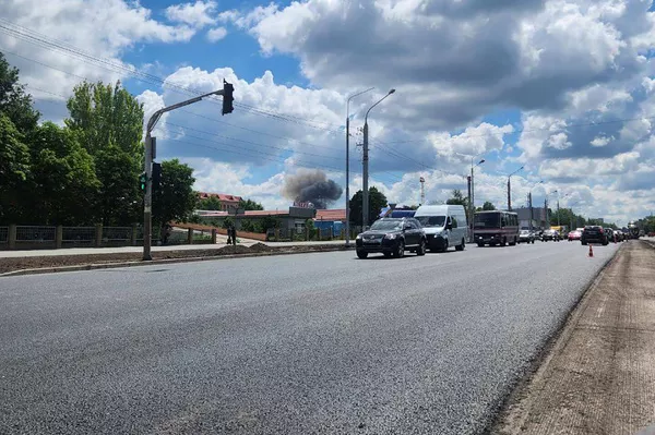 Дым на месте взрыва в Луганске Дым на месте взрыва в Луганске