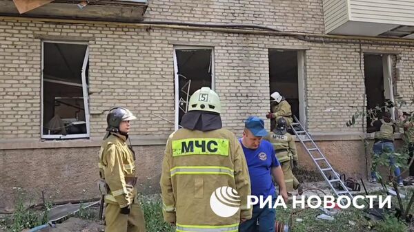 Спасатели продолжают поиск пострадавших после украинского удара по Луганску