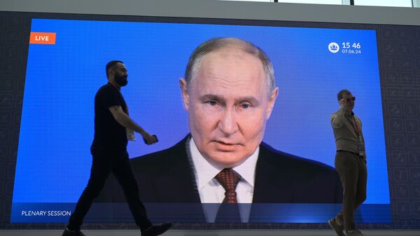 Трансляция выступления президента России Владимира Путина на пленарном заседании ПМЭФ-2024