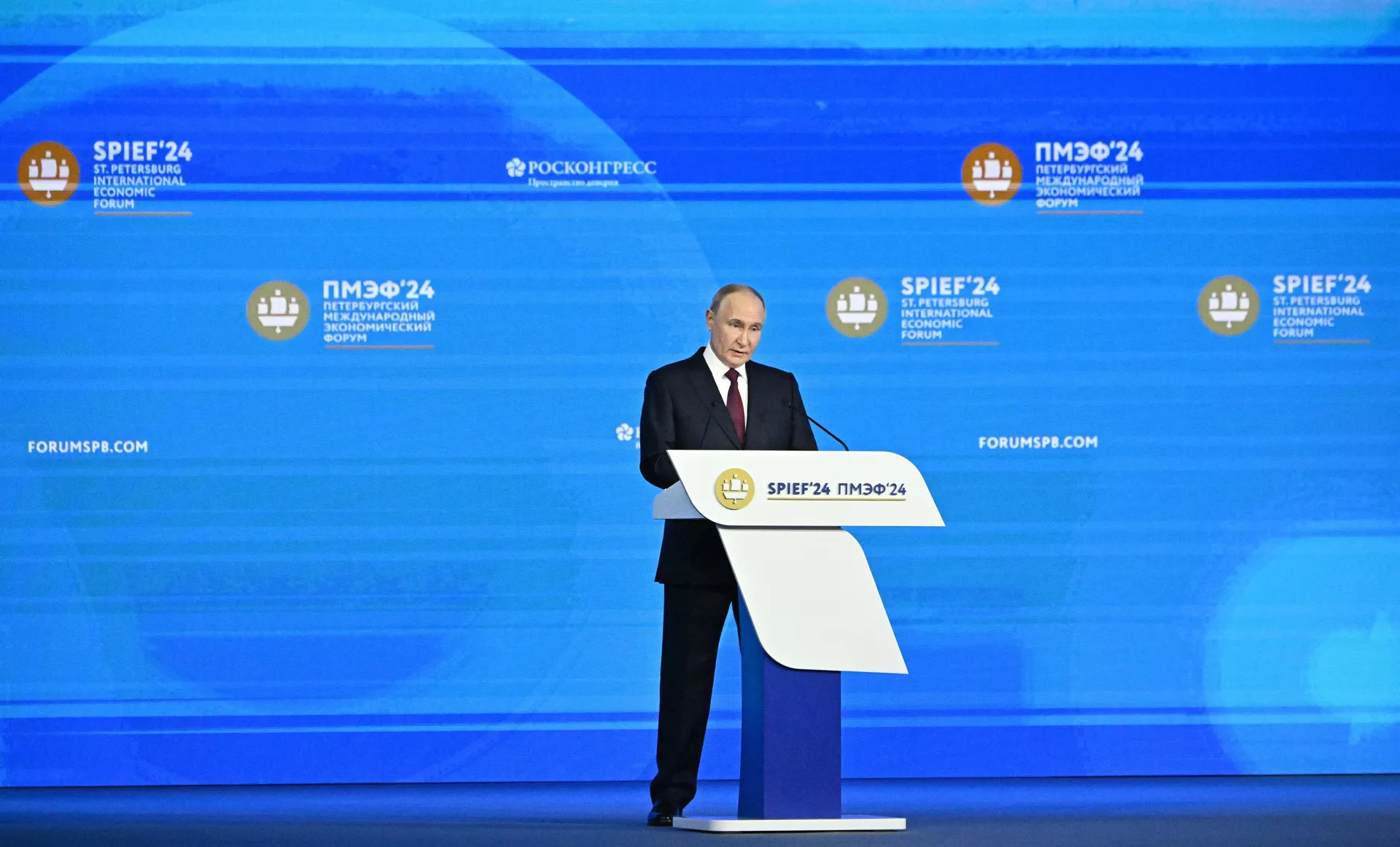 Президент России Владимир Путин выступает на пленарном заседании Петербургского международного экономического форума Президент России Владимир Путин выступает на пленарном заседании Петербургского международного экономического форума - РИА Новости, 1920, 07.06.2024