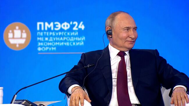 Путин на предложение президента Зимбабве подарить гиену пошутил, что у нас своих хватает