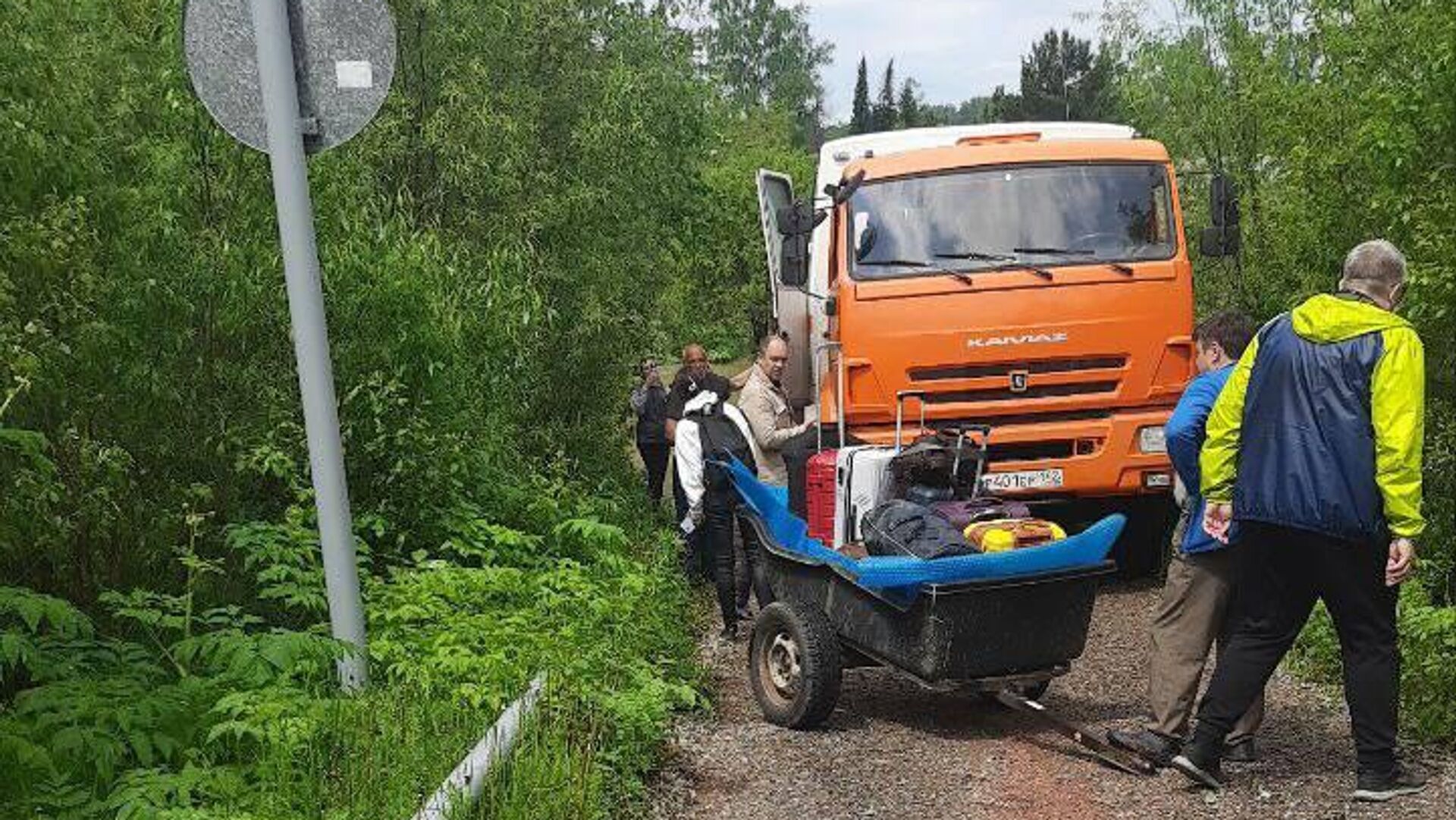 В Кузбассе людей эвакуируют с дачных участков из-за перелива на автодороге  - РИА Новости, 08.06.2024