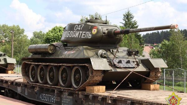 Танк Т-34, который примет участие в военном параде в честь Дня Независимости 3 июля в Минске, Белоруссия