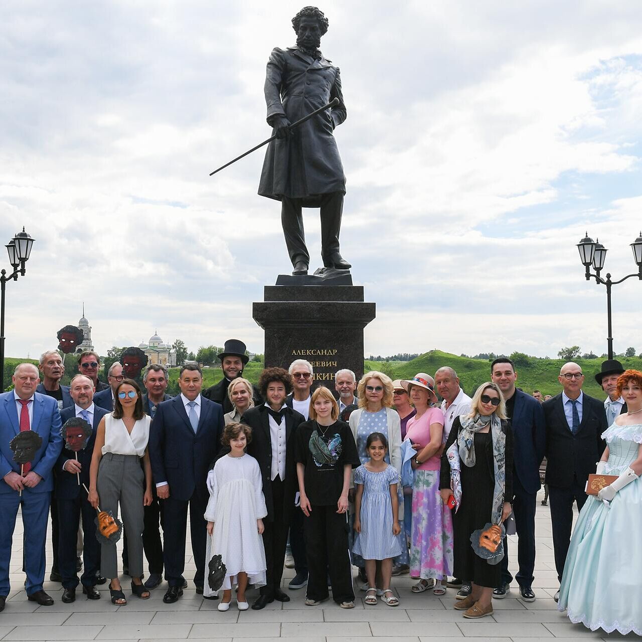 В Старице Тверской области открыт памятник Александру Пушкину - РИА  Новости, 08.06.2024