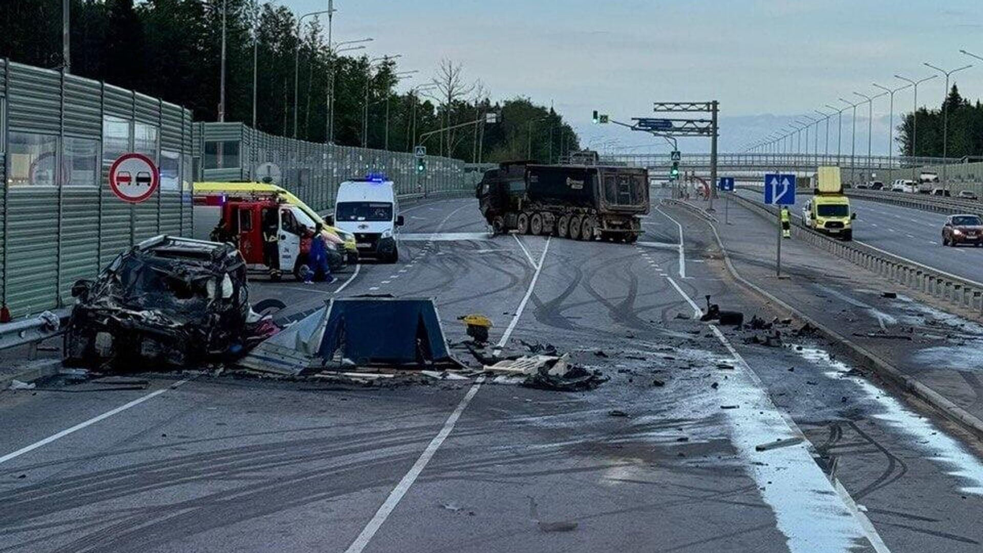 На месте ДТП на 60 километре автодороги М-1 Беларусь в Московской области - РИА Новости, 1920, 08.06.2024