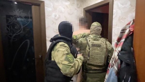 Сотрудники УМВД Ивановской области во время задержания Александра Батурина в городе Коврове Владимирской области