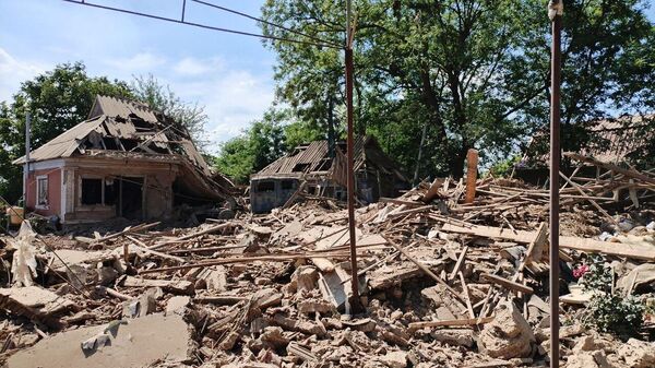 Последствия обстрела поселка городского типа Новая Маячка в Херсонской области со стороны ВСУ