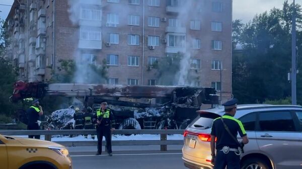 Сгоревший подъемный кран на Третьем транспортом кольце в Москве