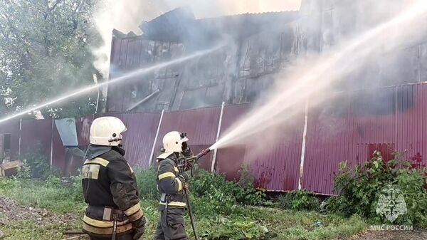 Тушение пожара в мебельном цехе в Промышленном районе Самары