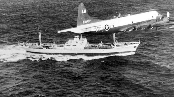 Советское торговое судно Металлург Аносов идёт курсом на Кубу