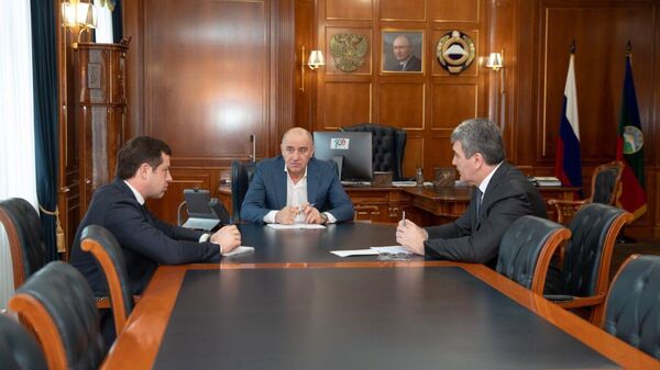 Глава Карачаево-Черкесии Рашид Темрезов на обсуждении единовременных выплат контрактникам на СВО