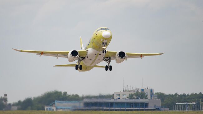 Ближнемагистральный самолет Superjet-100