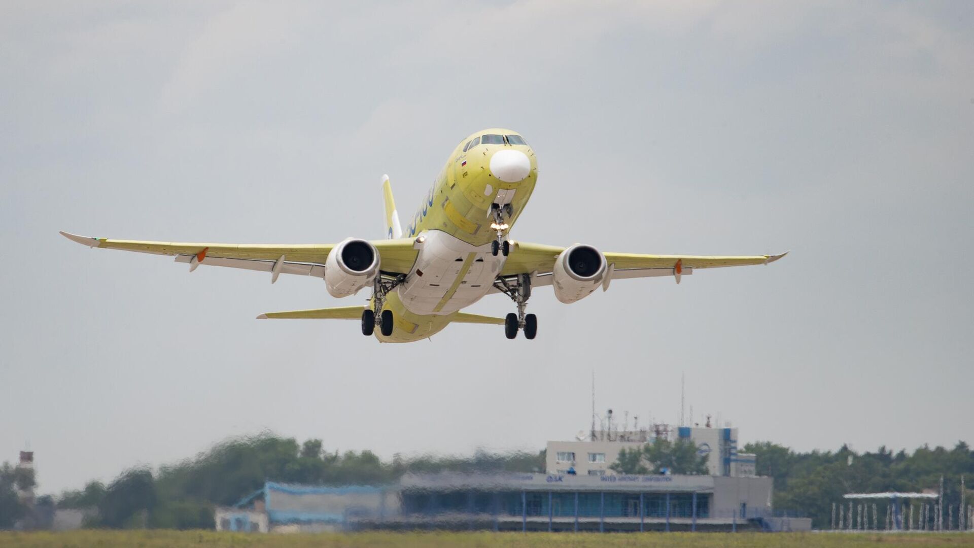 Ближнемагистральный самолет Superjet-100 - РИА Новости, 1920, 26.11.2024