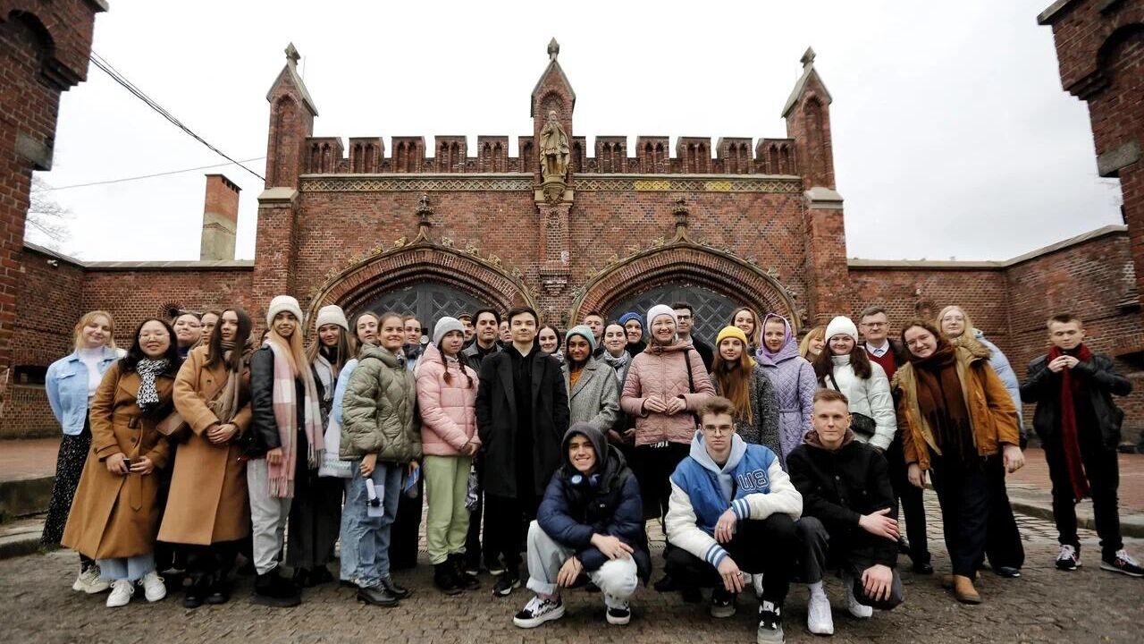 Экскурсия по Калининграду для участников олимпиады Я – профессионал по направлению Туризм - РИА Новости, 1920, 14.06.2024