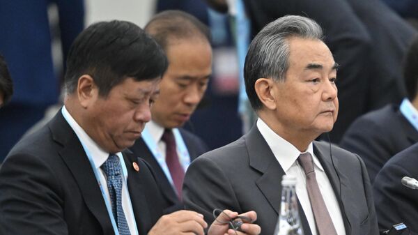 Глава МИД Китая призвал укрепить решимость защищать мир и безопасность
