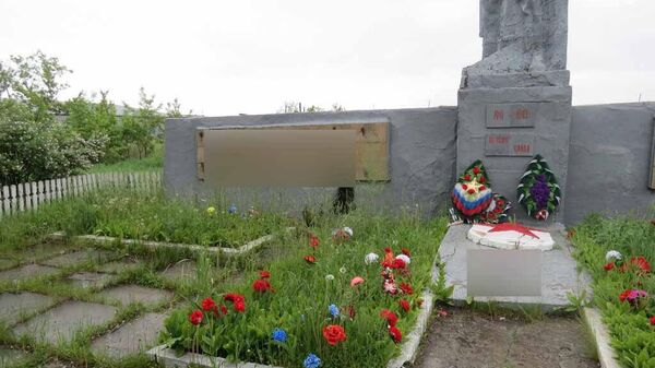 Оскверненный мемориал погибшим воинам в годы Великой Отечественной войны в Омске