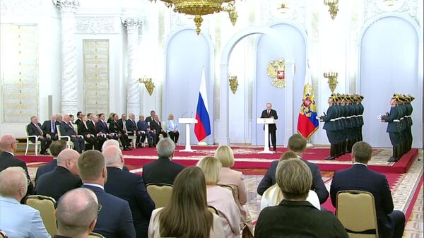 Путин в Кремле поздравил всех граждан с Днем России