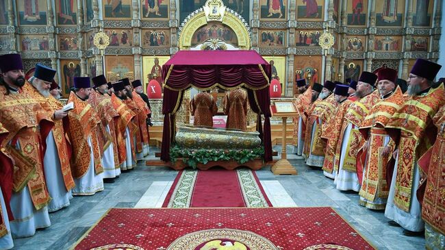 Торжественное перенесение мощей князя Михаила Тверского в Спасо-Преображенский кафедральный собор Твери