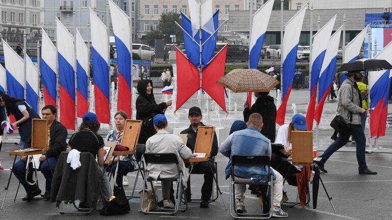 Празднование Дня России на Центральной площади Владивостока