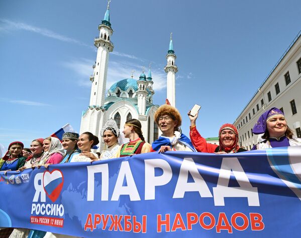 Парад дружбы народов в честь Дня России на территории Казанского Кремля