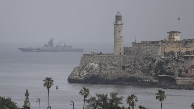 Фрегат Адмирал флота Советского Союза Горшков заходит в порт Гаваны, Куба. Архивное фото