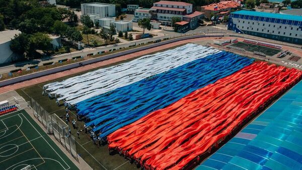 Самый большой флаг РФ, который развернули под Анапой в честь Дня России. 12 июня 2024