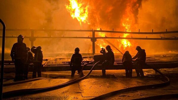 Тушение пожара на промышленном объекте в Киевской области 