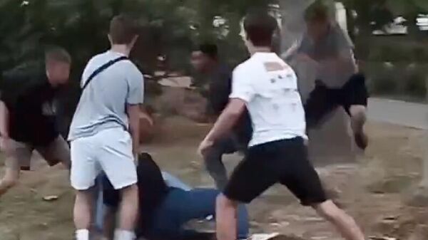 Мигранты избивают подростка в парке Севастополя