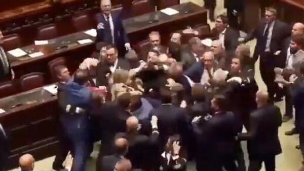 Массовая драка между депутатами итальянского парламента