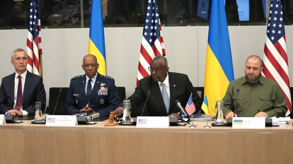 Глава Пентагона США Ллойд Остин на заседании Контактной группы по Украине в штаб-квартире НАТО в Брюсселе. 13 июня 2024