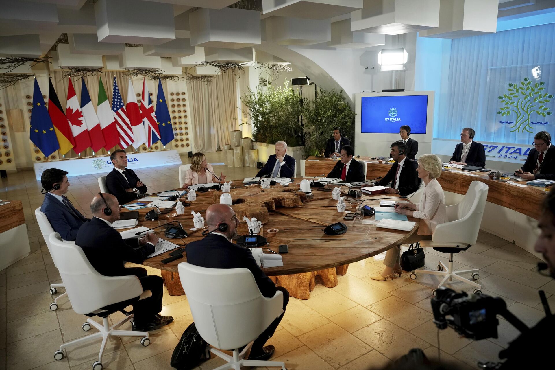 Заседание круглого стола в рамках саммита G7 в Борго-Эгнация, Италия - РИА Новости, 1920, 28.06.2024