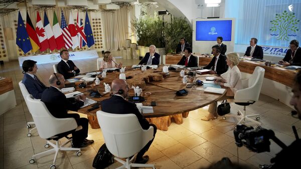 Заседание круглого стола в рамках саммита G7 в Борго-Эгнация, Италия. 13 июня 2024 года